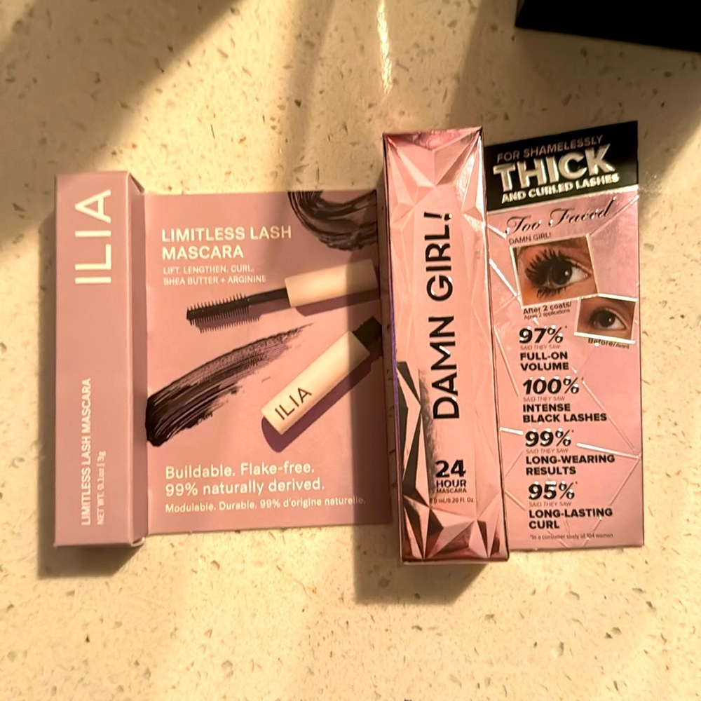 2 brand new mini mascaras never opened